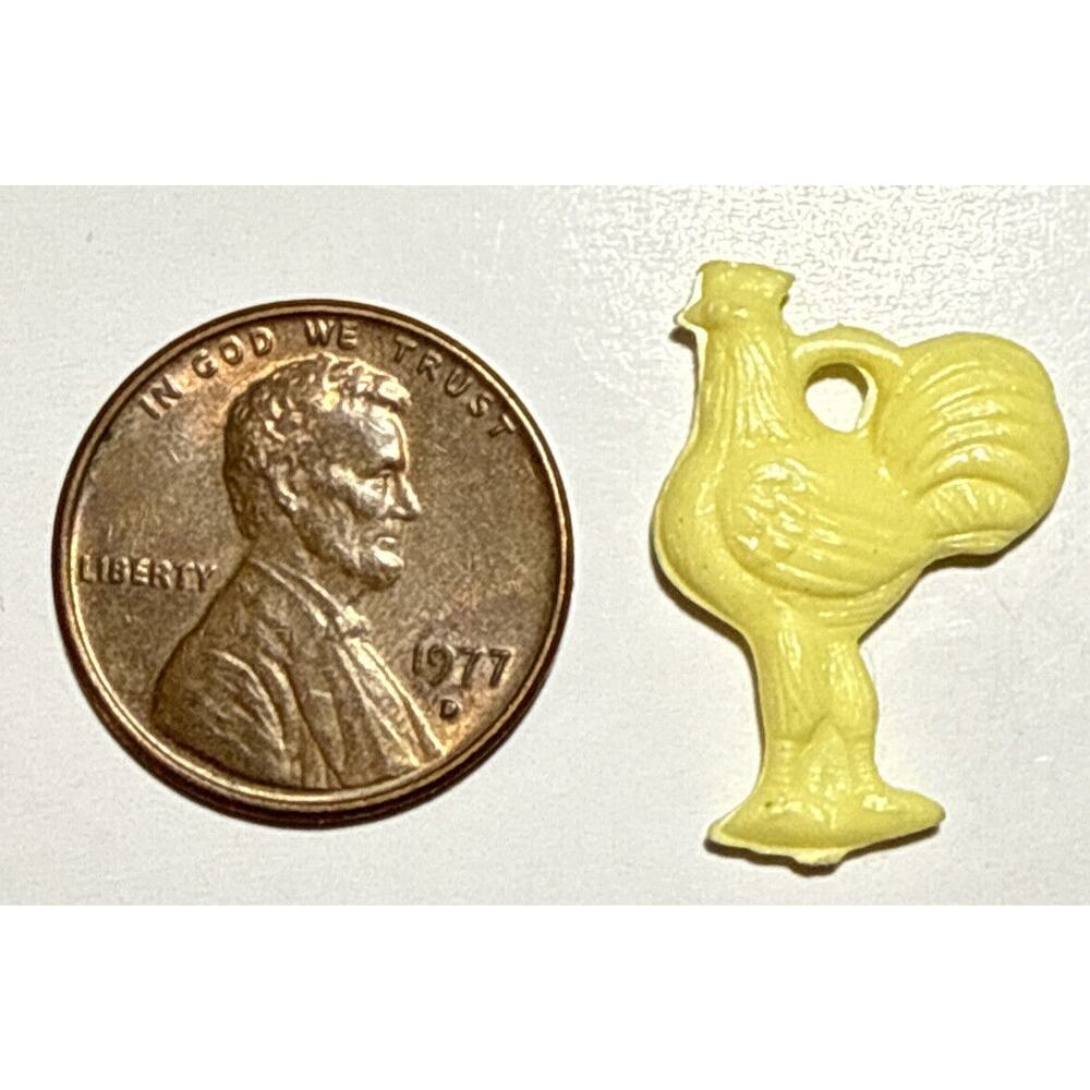 Vintage Cracker Jack Yellow Chicken Hen Celluloid Charm‎ 1D